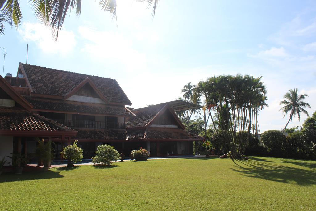 Blue Water Villa Piliyandala Luaran gambar