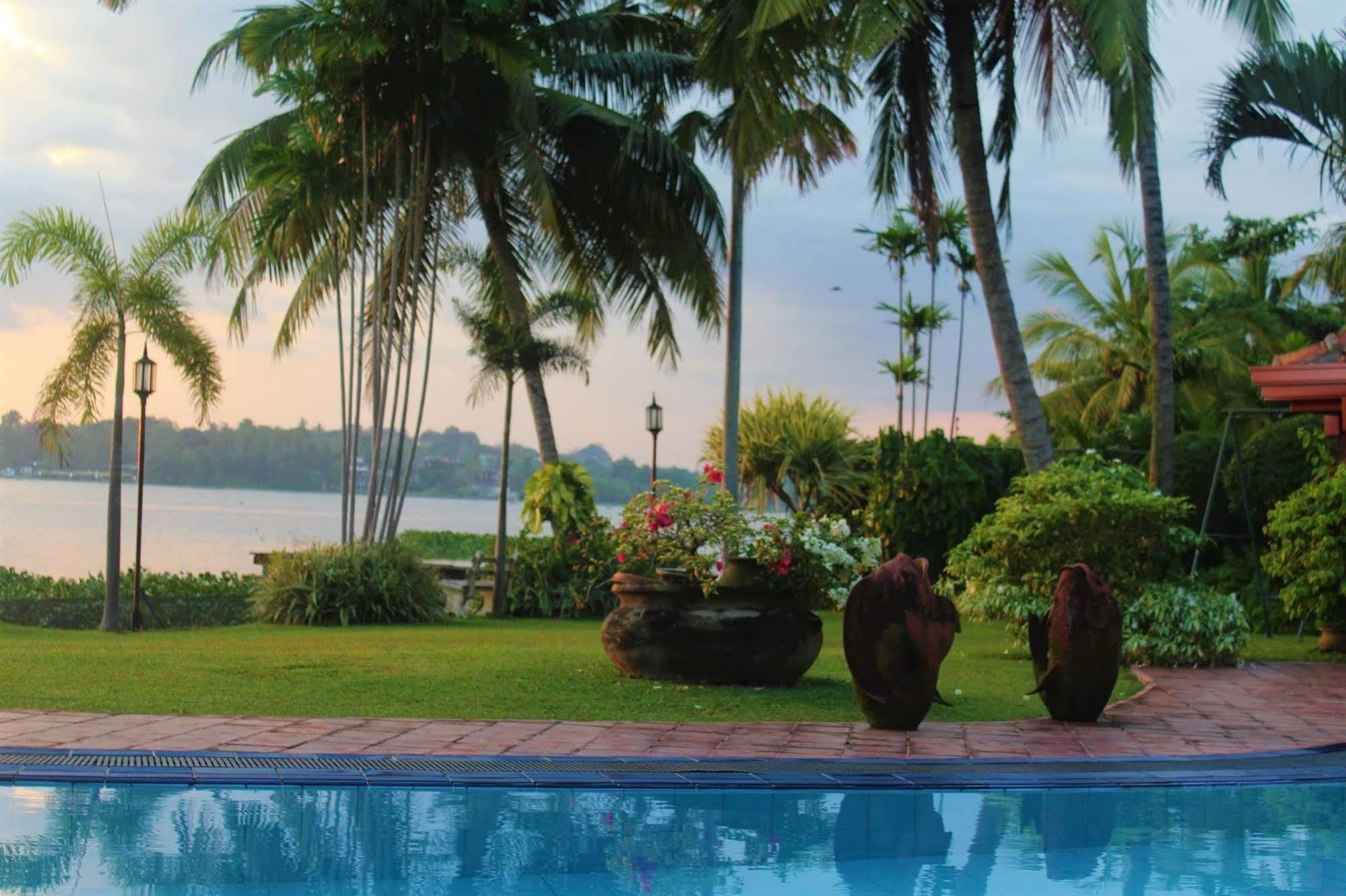 Blue Water Villa Piliyandala Luaran gambar